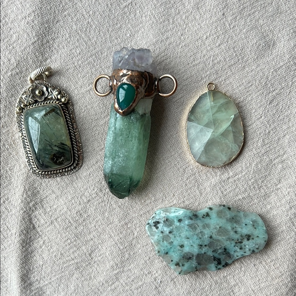 Green Gemstone Pendant Set